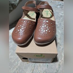 Naot Arataki Caramel Leather 11124-EBA Women's Size 41/10 L Walking, Casual